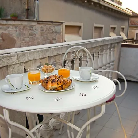 3m Peristil Apartament