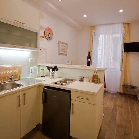 Apartment 3m Peristil *