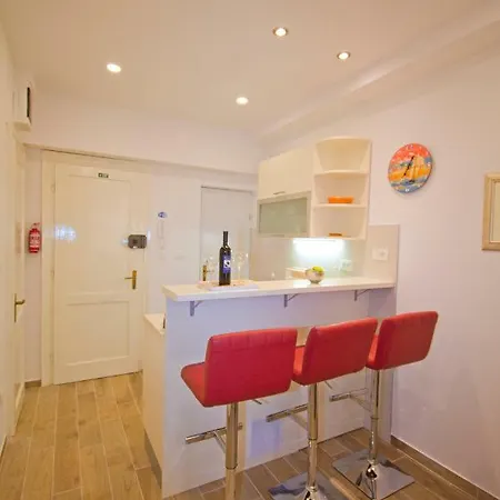 Apartment 3m Peristil Split